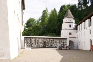 Kloster Marienberg - der Eingang mit dem neuen Speisesaal