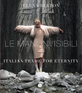 Das Buch von Elena Berton: I mani invisibili