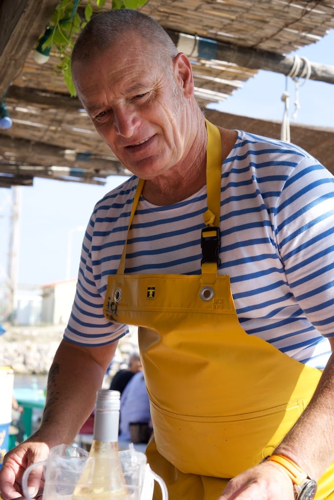 Jeden Tag steht Christophe Guinot in seinem Stand und verkauft Austern. 